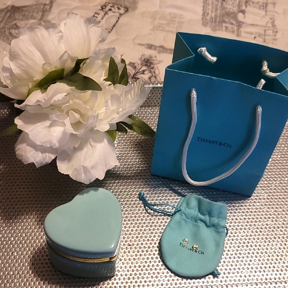 💙Beautiful Tiffany & Co. Flower Earring Backs💙 - Picture 8 of 8